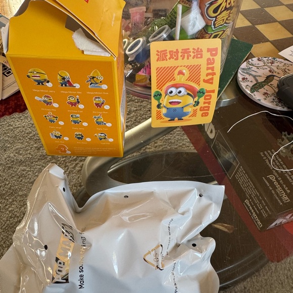 Pop Mart Illumination’s Dispicable Me 4 Minion Figure - Picture 2 of 3